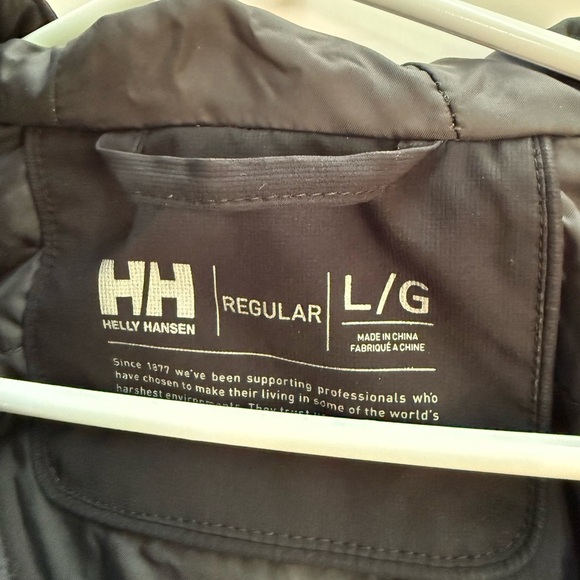 Helly Hansen Black Raincoat Weather-Resistant Outdoor Wear - Picture 2 of 4